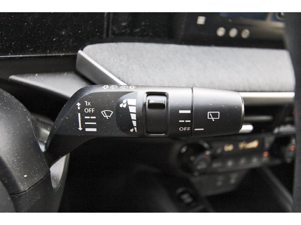 Used 2026 Nissan Kicks SV w/ SV Premium Package FWD image 12