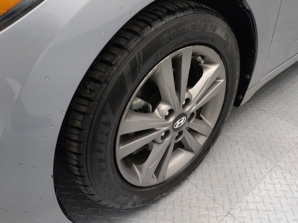 Used 2017 Hyundai Elantra SE image 31