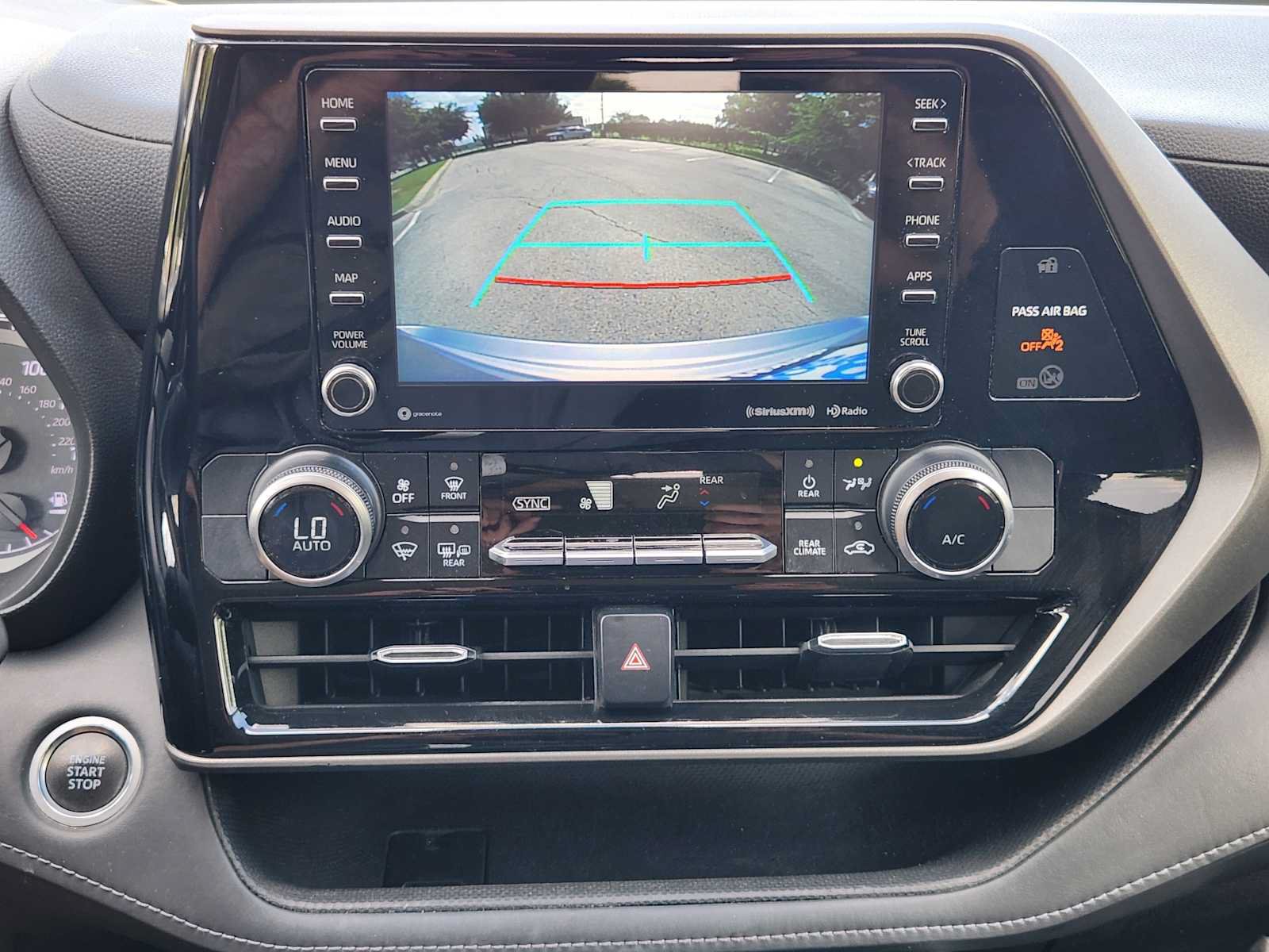 Used 2021 Toyota Highlander LE FWD image 16