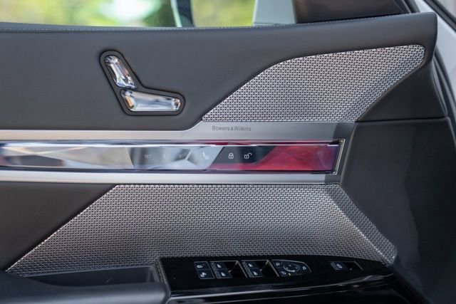 Used 2024 BMW i7 eDrive50 image 49