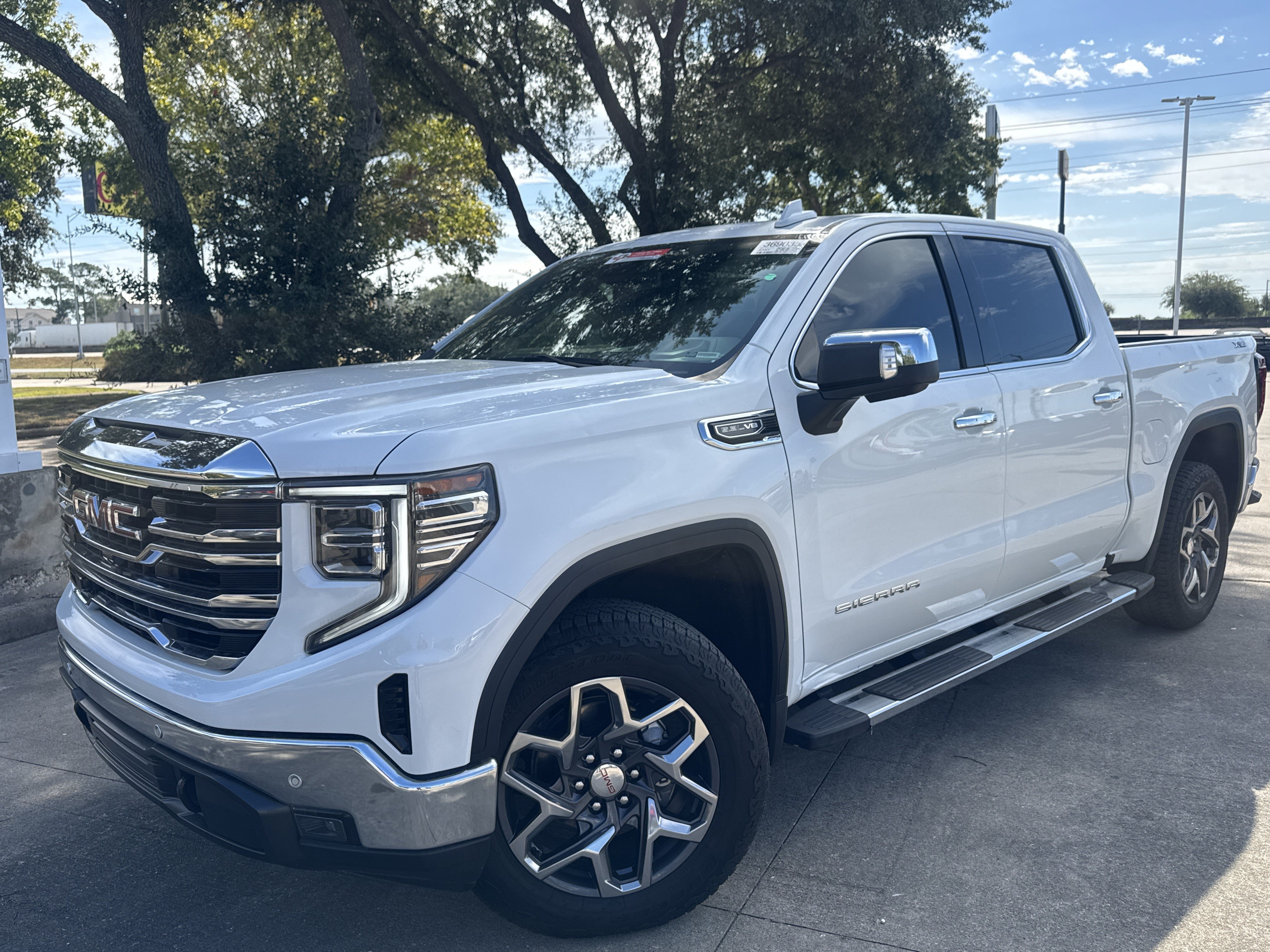 Used 2025 GMC Sierra 1500 SLT w/ SLT Premium Plus Package AWD/4WD image 2