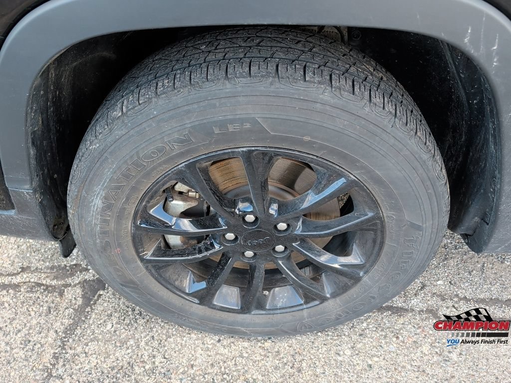 Used 2023 Jeep Cherokee Altitude Lux AWD/4WD image 9