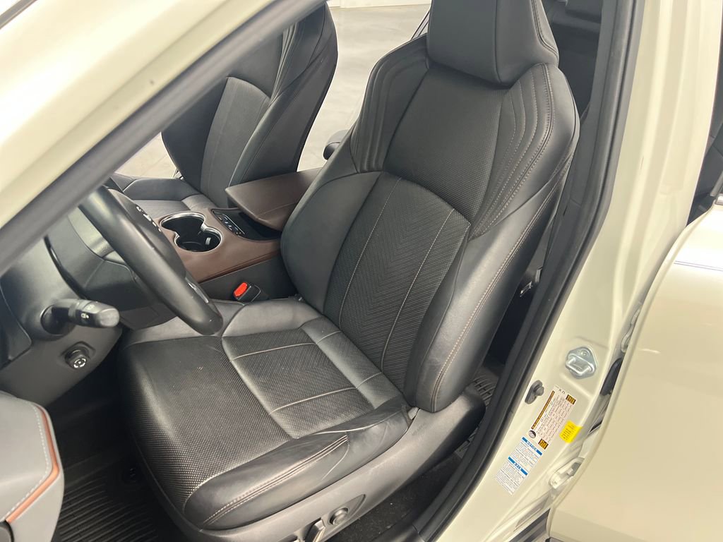 Used 2022 Toyota Venza Limited AWD/4WD image 9
