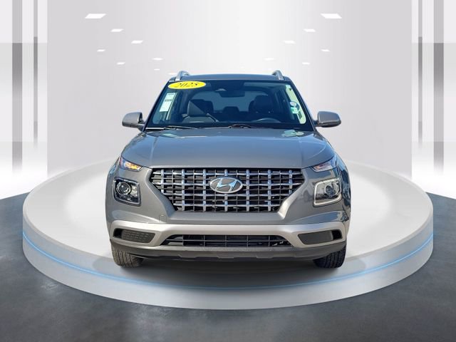 Used 2025 Hyundai Venue SEL image 2