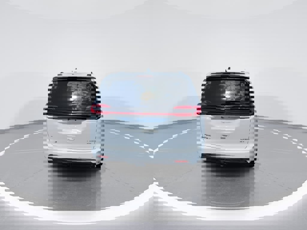 New 2026 Chrysler Pacifica Limited image 8