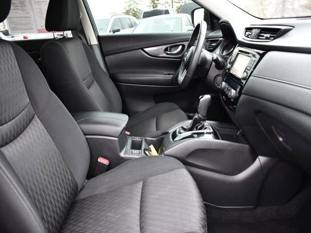 Used 2017 Nissan Rogue SV w/ SV Premium Package image 27