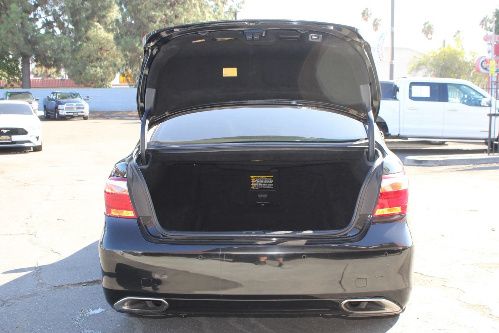 Used 2010 Lexus LS 460 RWD image 36