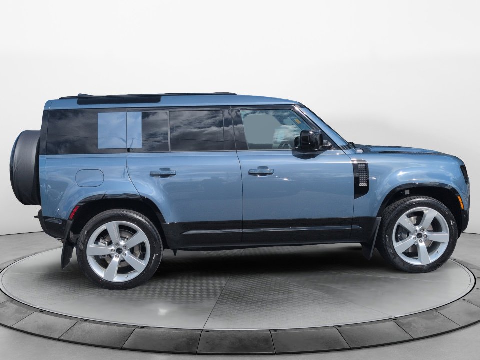 New 2026 Land Rover Defender 110 X-Dynamic SE AWD/4WD image 8