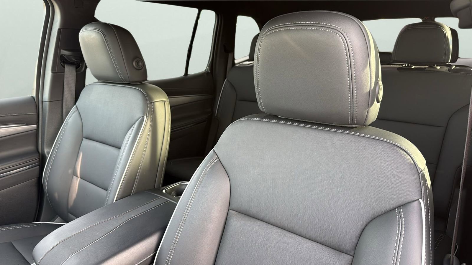 Used 2025 Buick Enclave Preferred image 10