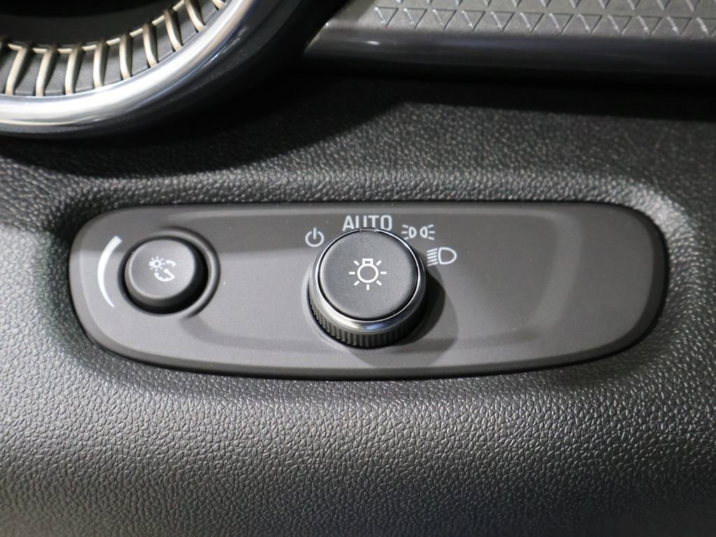 Used 2025 Chevrolet Trax ACTIV w/ Driver Confidence Package image 32