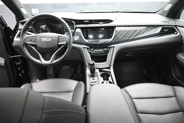 Used 2025 Cadillac XT6 Premium Luxury w/ Technology Package AWD/4WD image 22