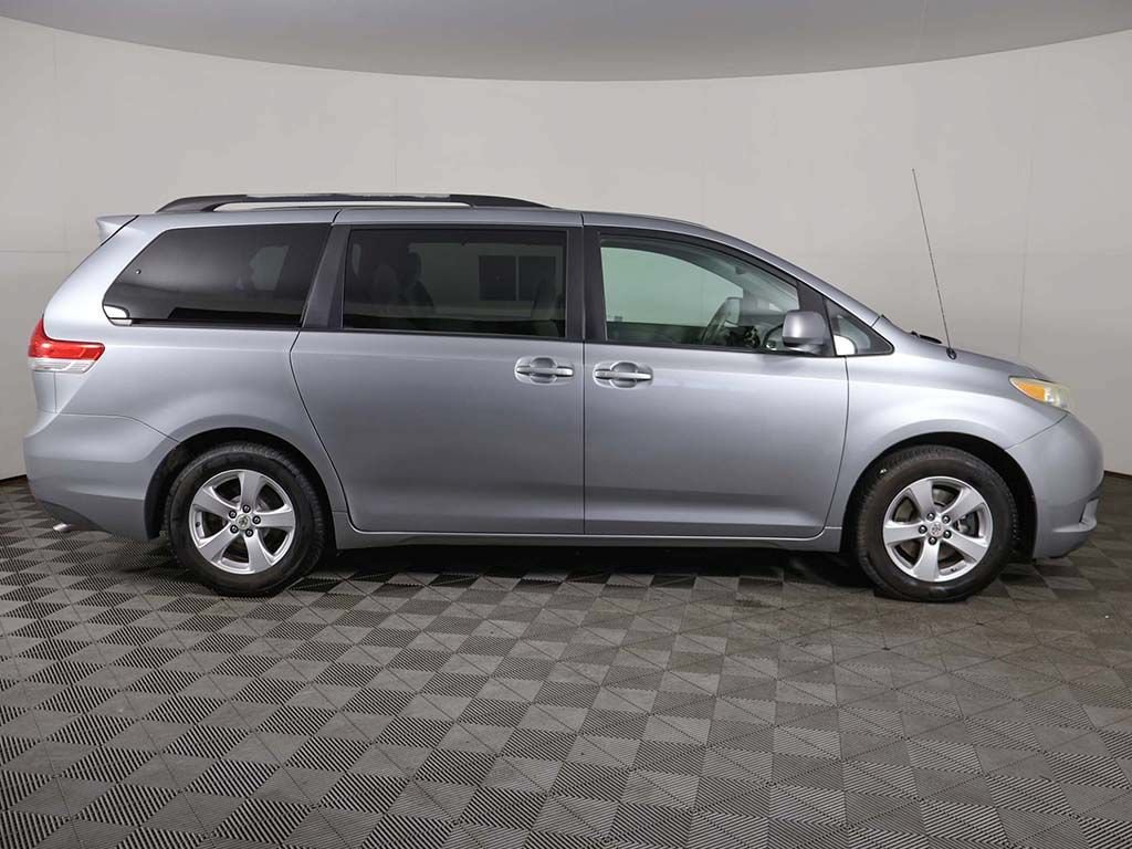 Used 2011 Toyota Sienna LE w/ Towing Pkg FWD image 15