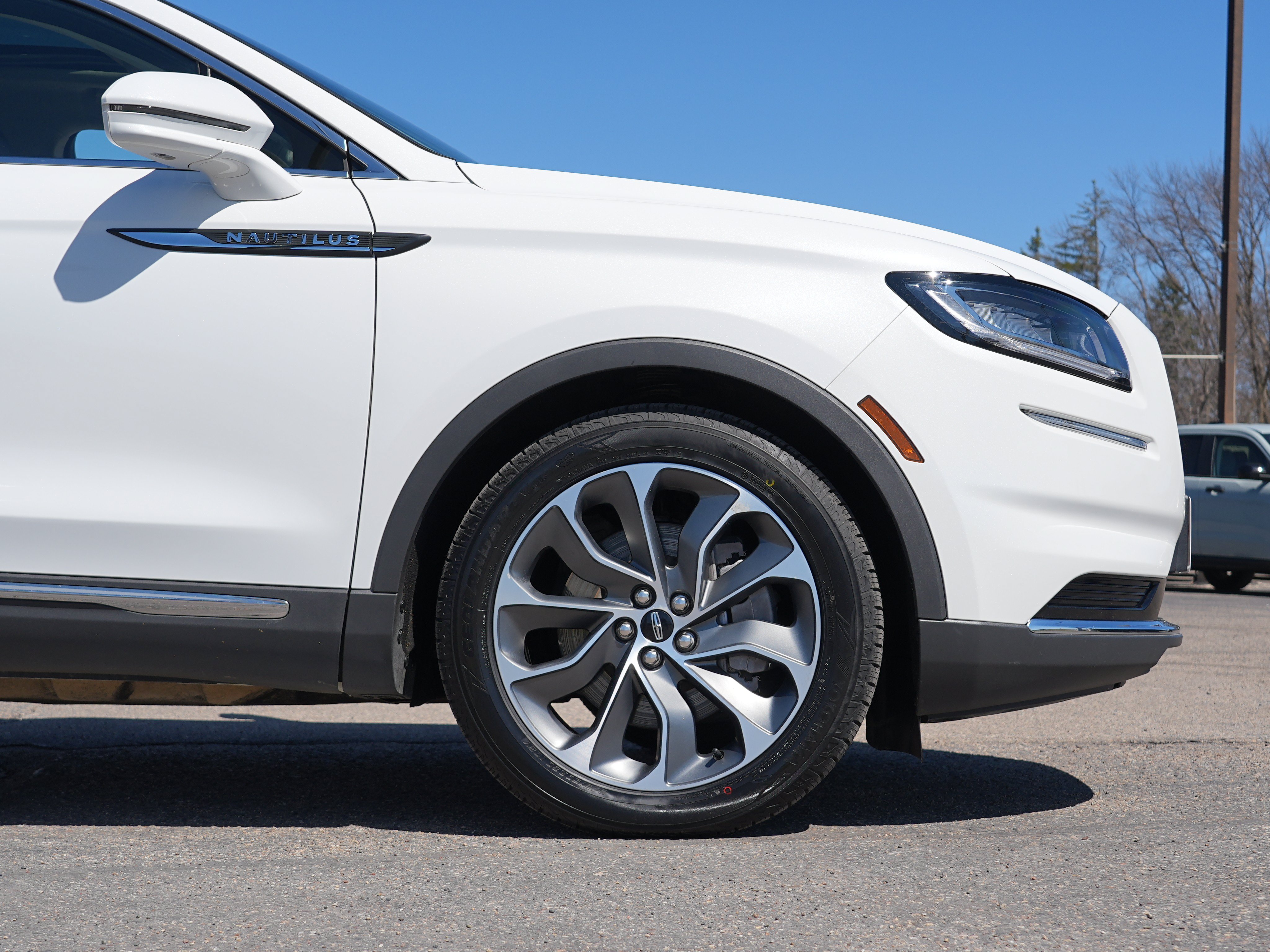 Used 2022 Lincoln Nautilus Reserve AWD/4WD image 13
