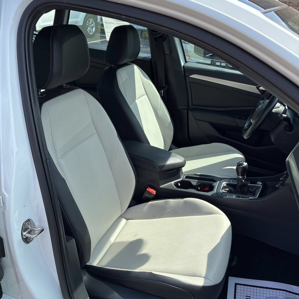 Used 2020 Volkswagen Jetta R-Line FWD image 6