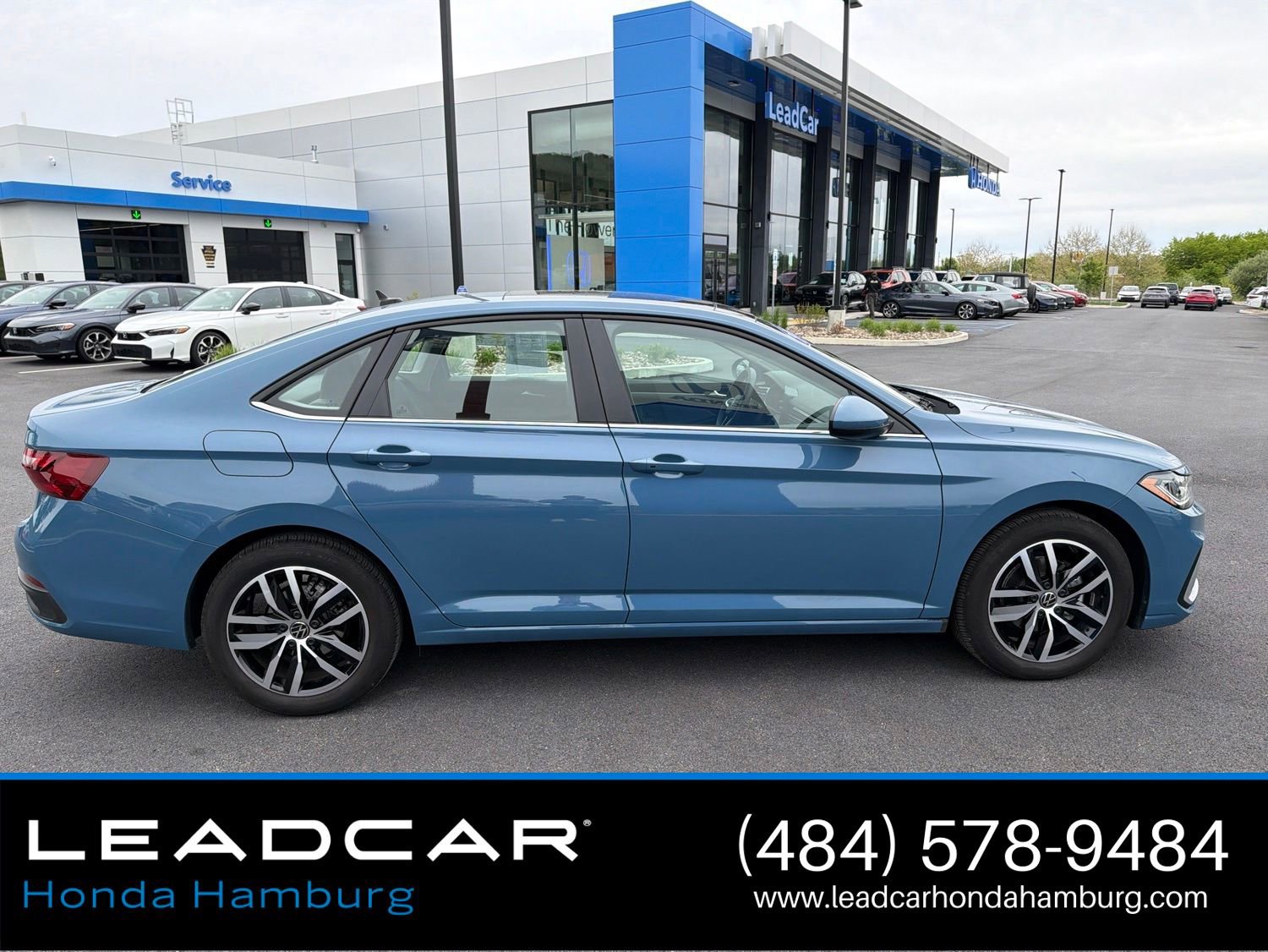 Used 2025 Volkswagen Jetta SE FWD image 7