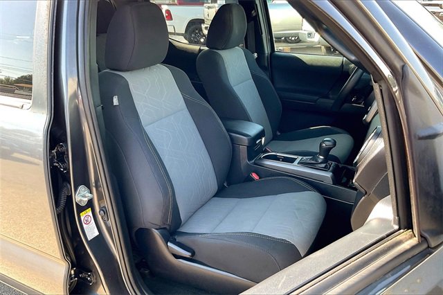 Used 2020 Toyota Tacoma TRD Sport image 7