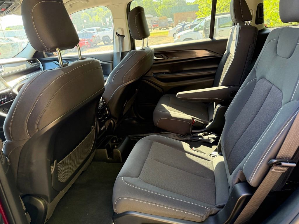 Used 2023 Jeep Grand Cherokee L Laredo w/ Luxury Tech Group I AWD/4WD image 3