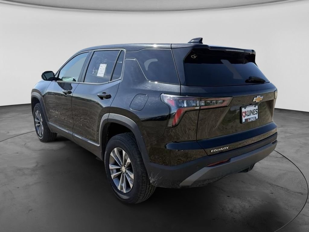 Used 2026 Chevrolet Equinox LT FWD image 9