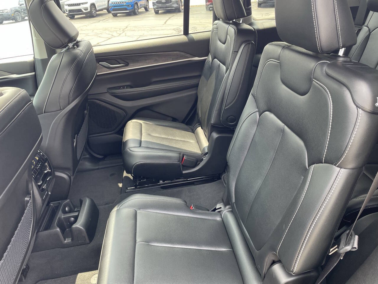 Used 2024 Jeep Grand Cherokee L Limited AWD/4WD image 4