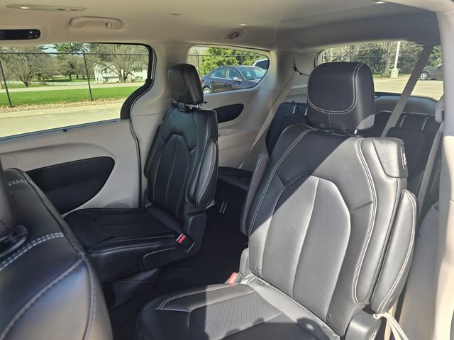 Used 2024 Chrysler Pacifica Touring-L image 27