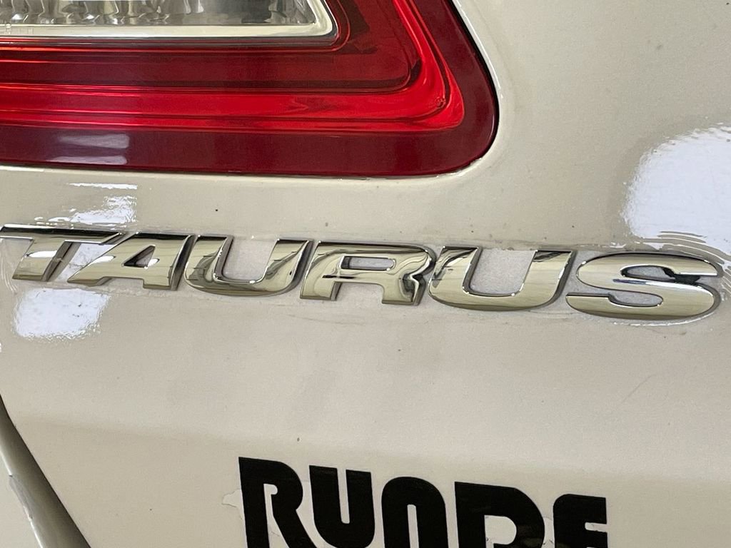 Used 2017 Ford Taurus Limited AWD/4WD image 31