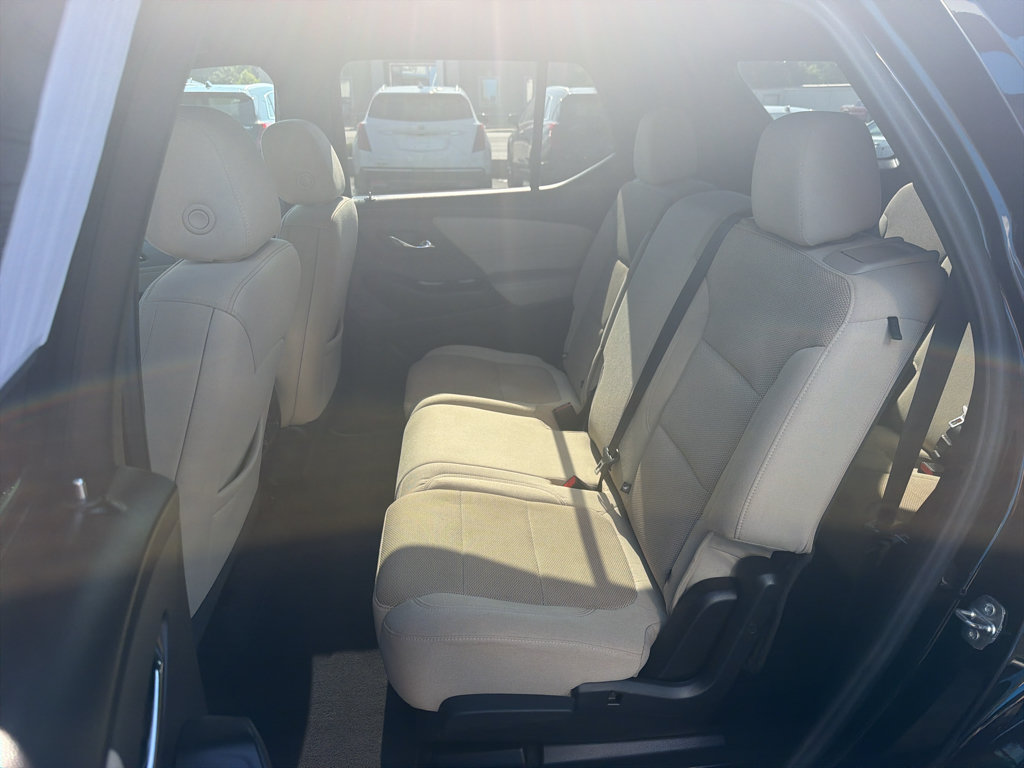 Used 2022 Chevrolet Traverse LS FWD image 10