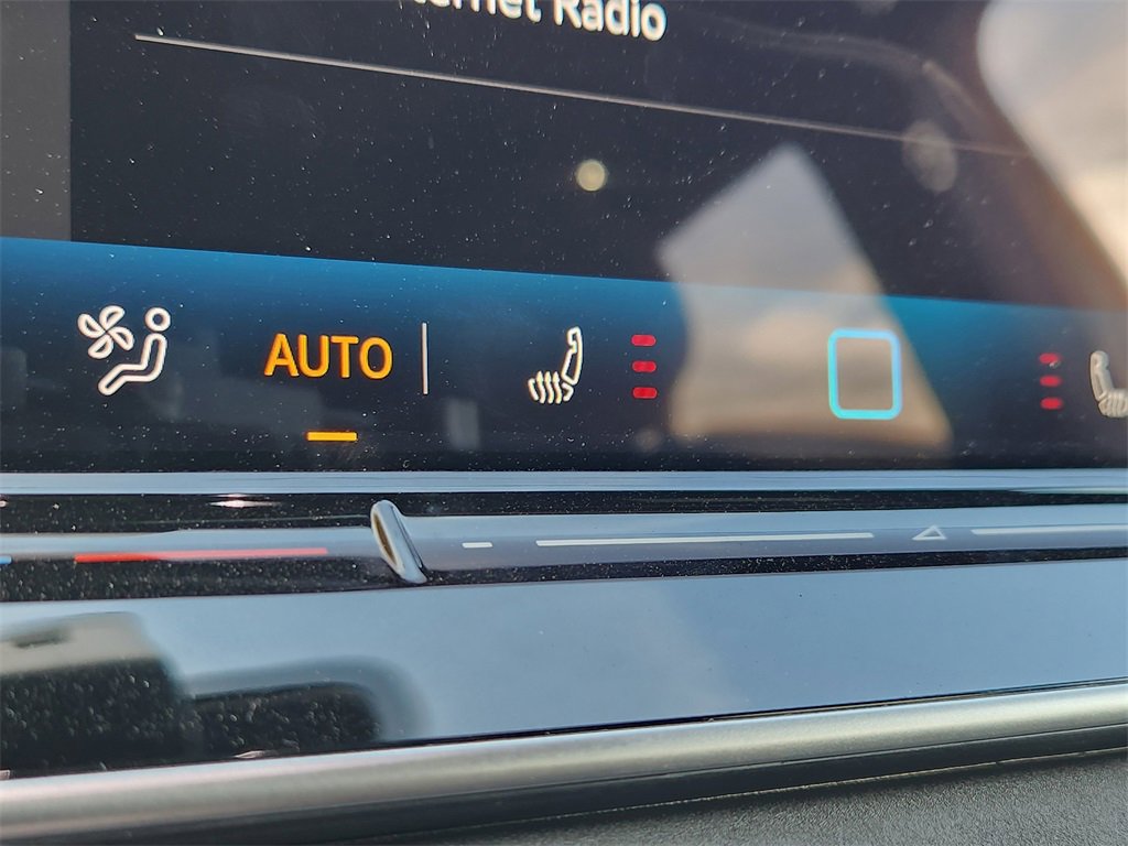 New 2025 Volkswagen Tiguan SE R-Line image 14