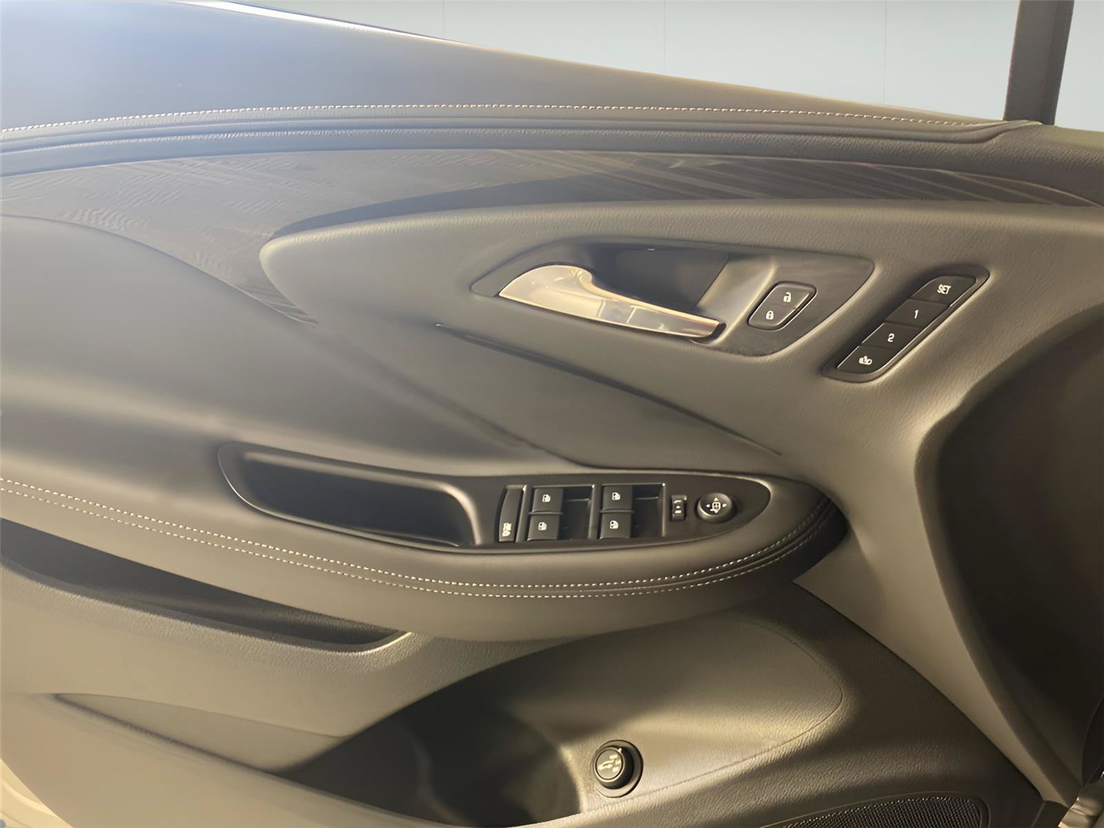 Certified 2019 Buick Envision Essence AWD/4WD image 18