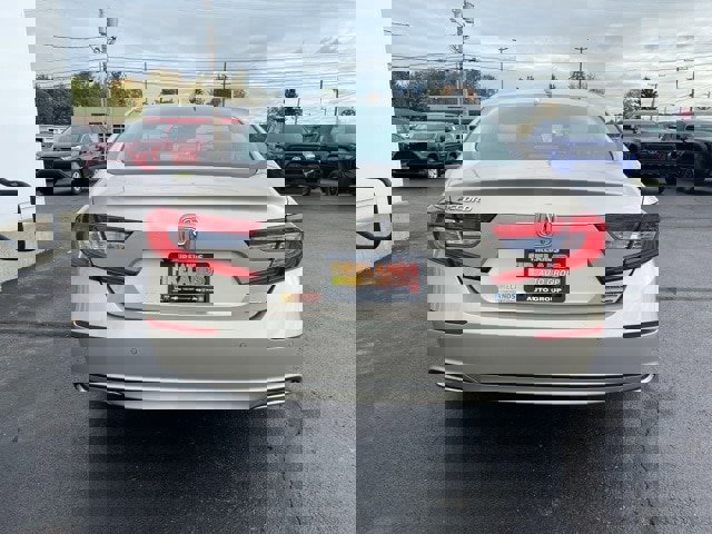 Used 2018 Honda Accord Touring image 9