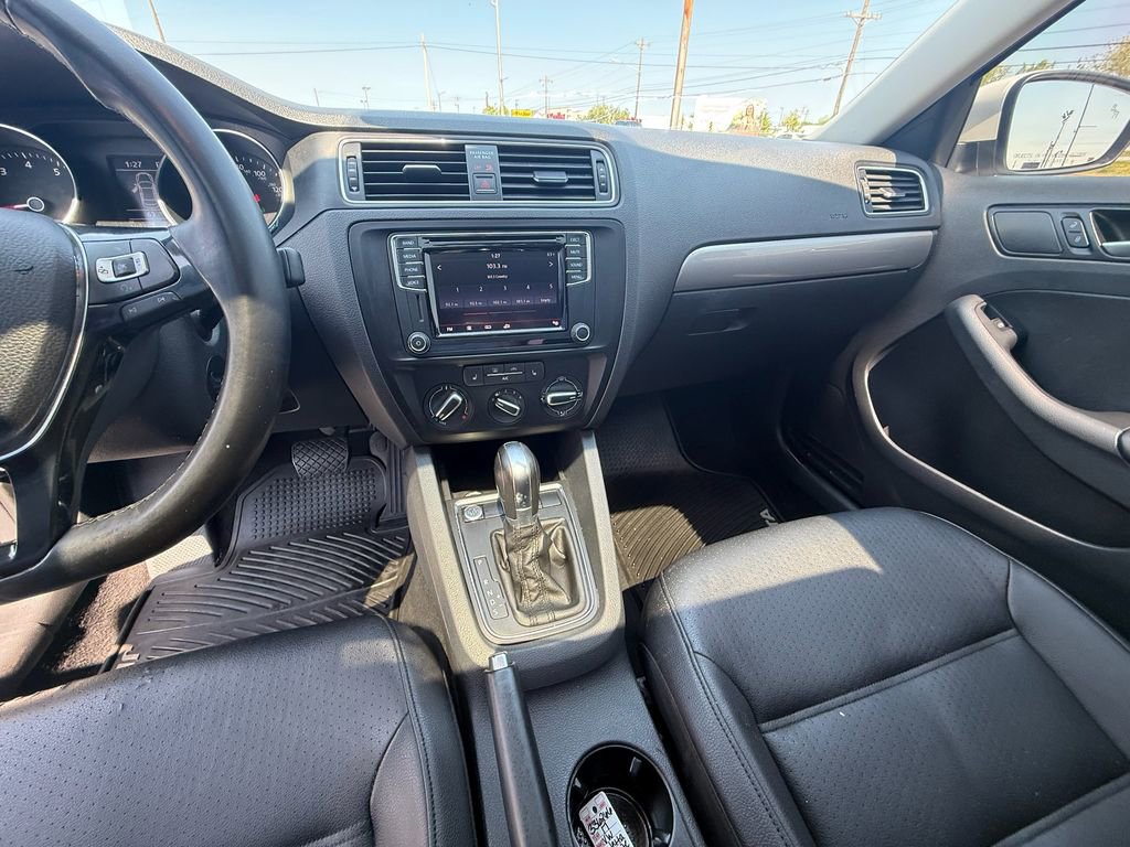 Used 2017 Volkswagen Jetta SE image 14