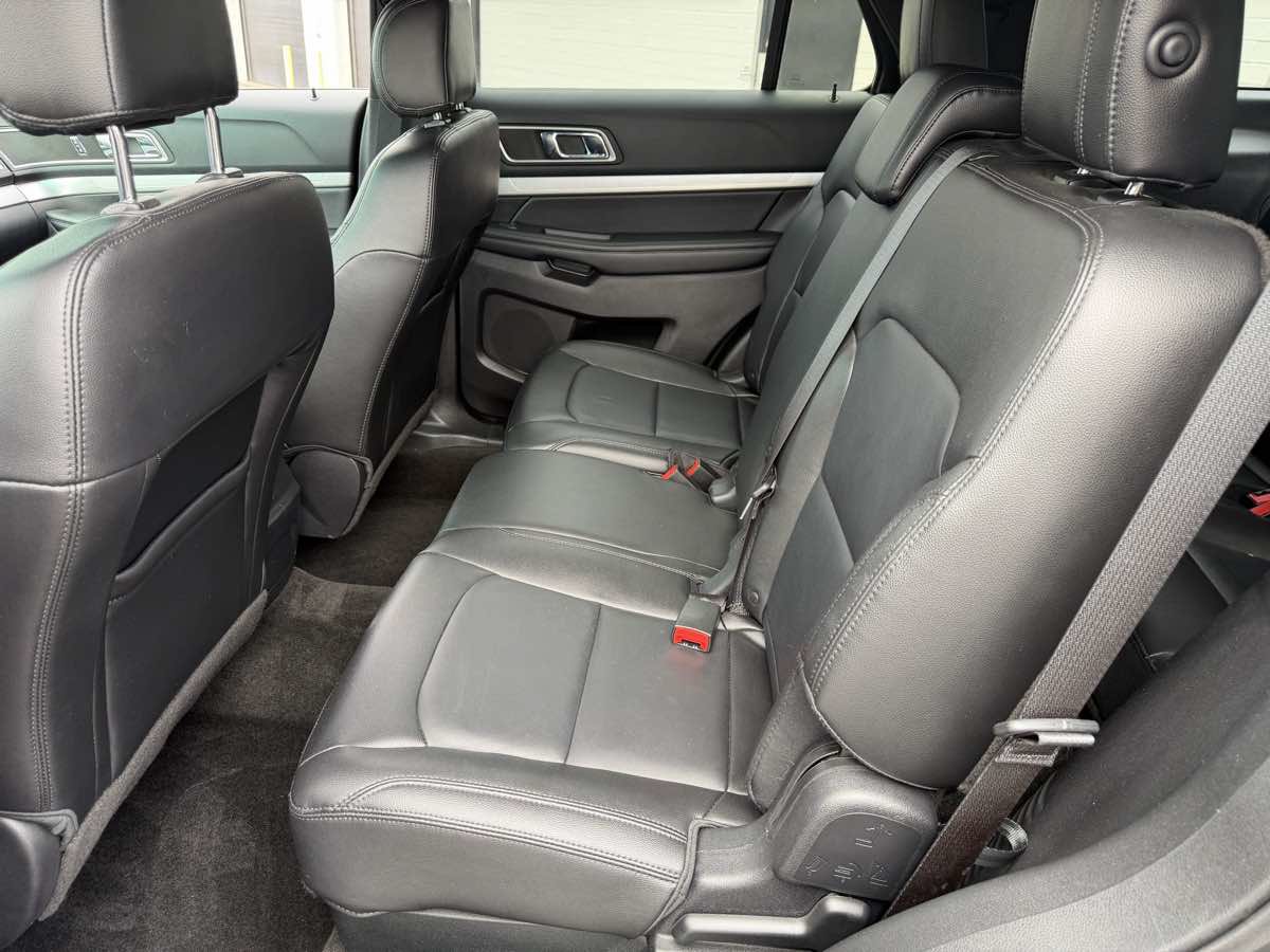 Used 2016 Ford Explorer XLT w/ Equipment Group 202A AWD/4WD image 14