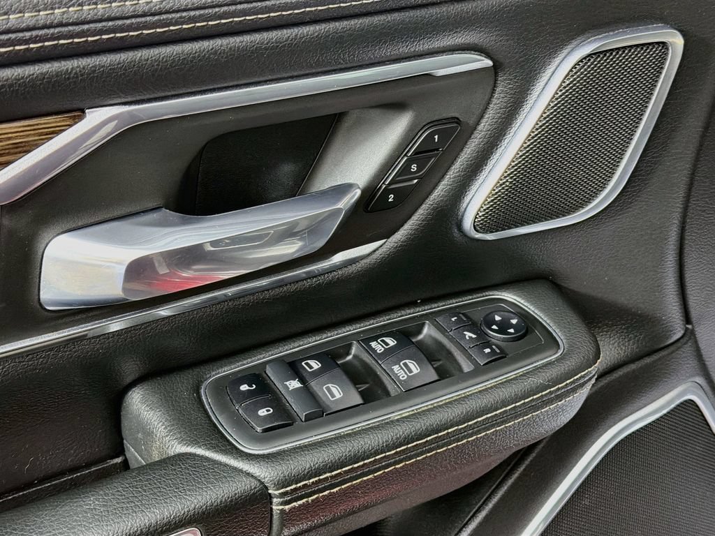 Used 2019 RAM 1500 Laramie AWD/4WD image 18