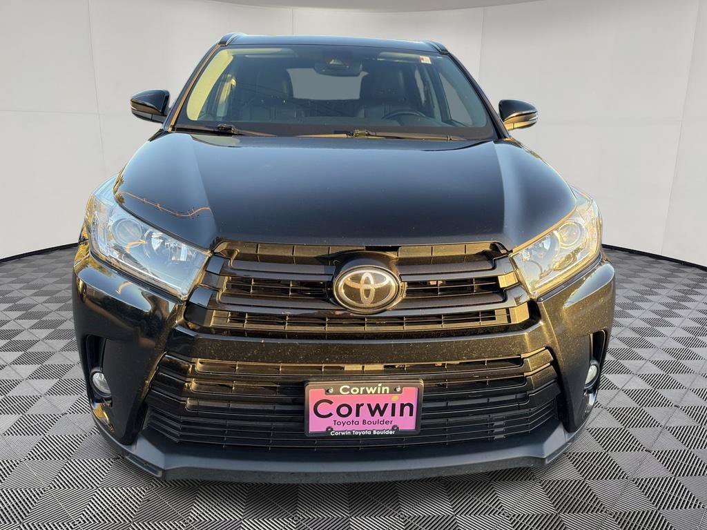 Used 2018 Toyota Highlander SE w/ Carpet Mat Package (TMS) AWD/4WD image 2