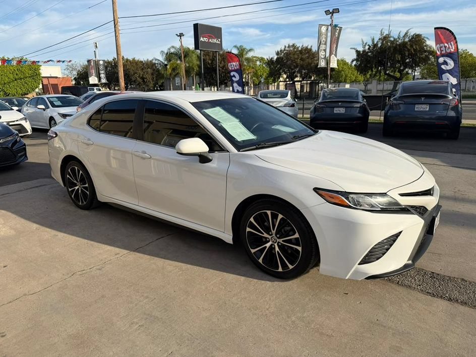 Used 2020 Toyota Camry SE FWD image 11
