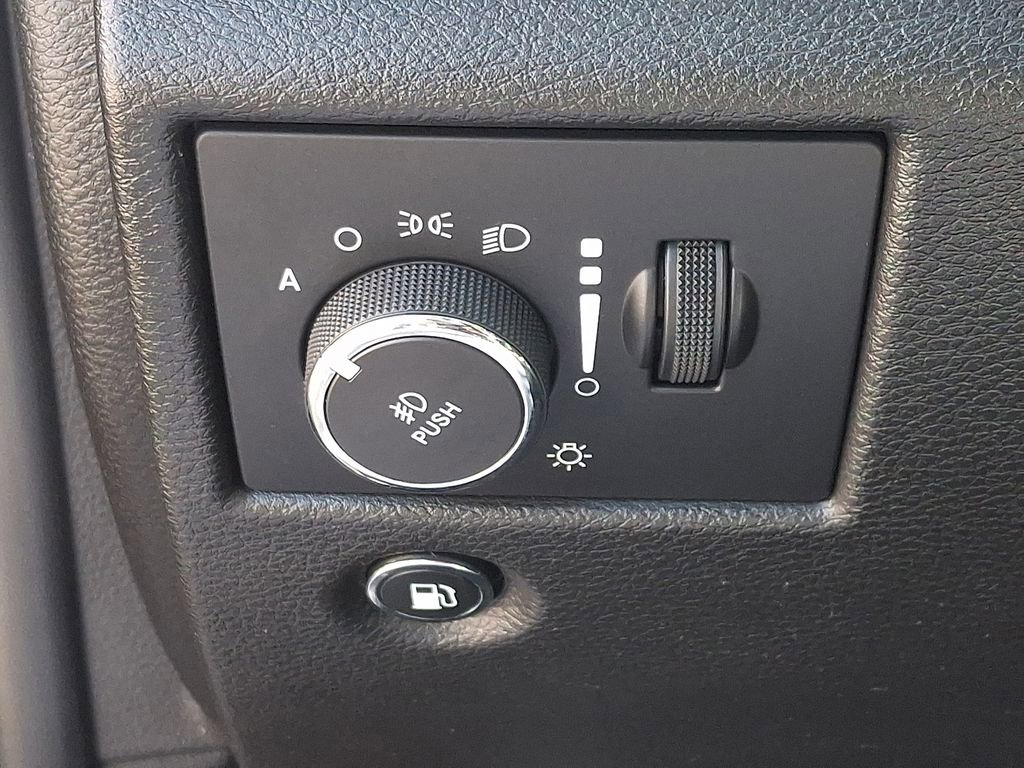 Used 2021 Jeep Grand Cherokee Laredo image 25