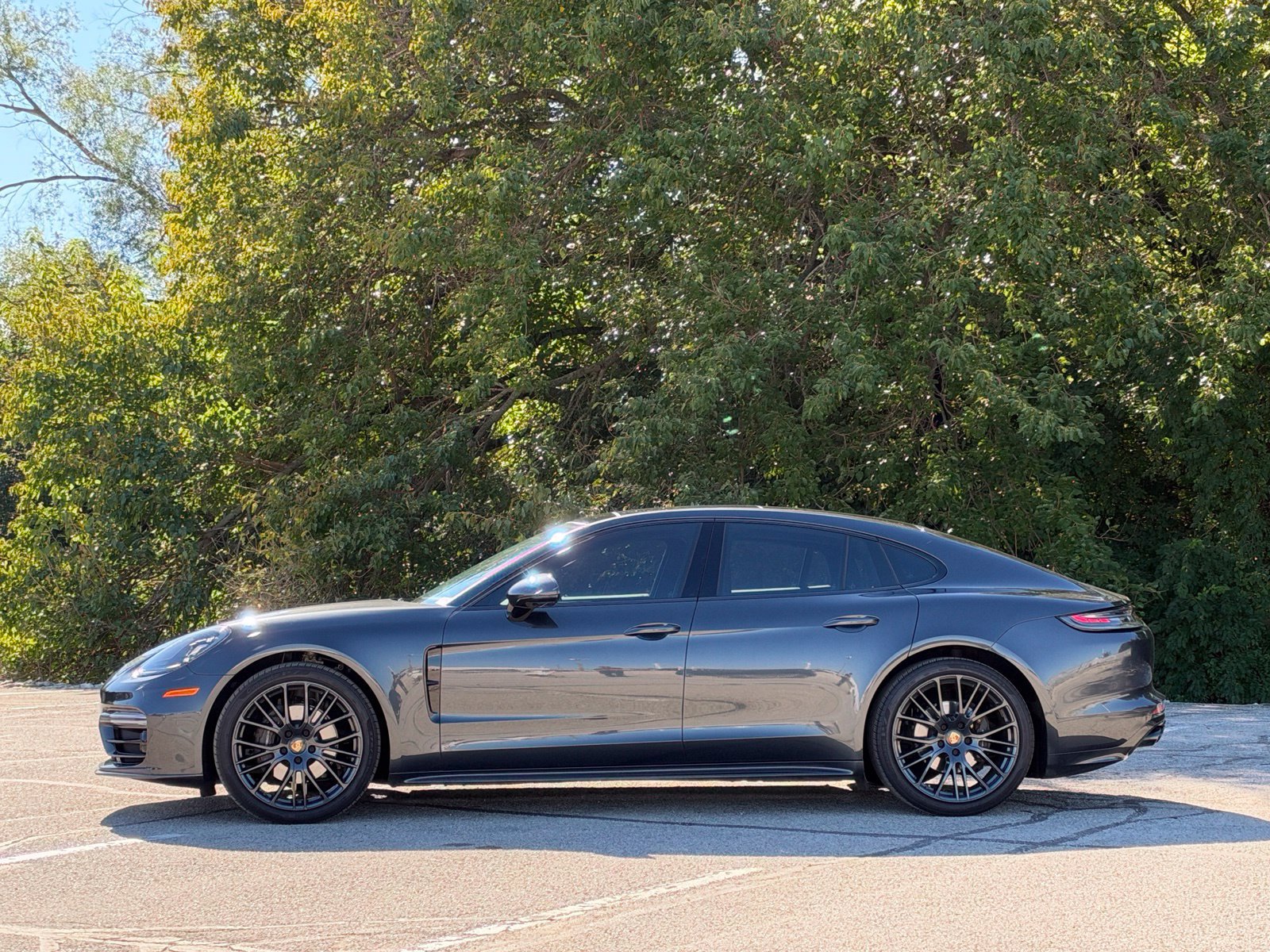 Certified 2023 Porsche Panamera 4 Platinum Edition AWD/4WD image 2