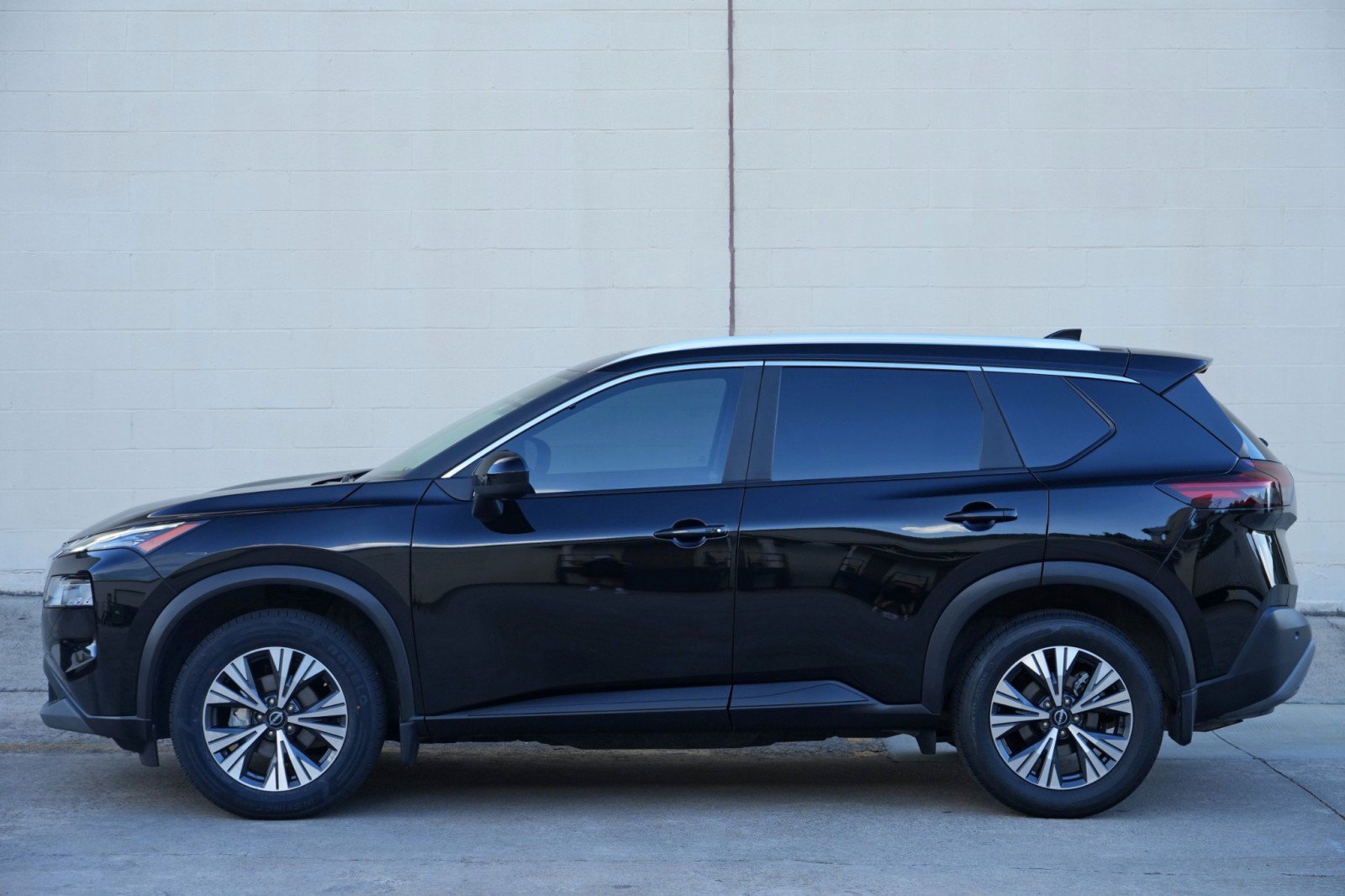 Used 2023 Nissan Rogue SV w/ SV Premium B Package FWD image 43
