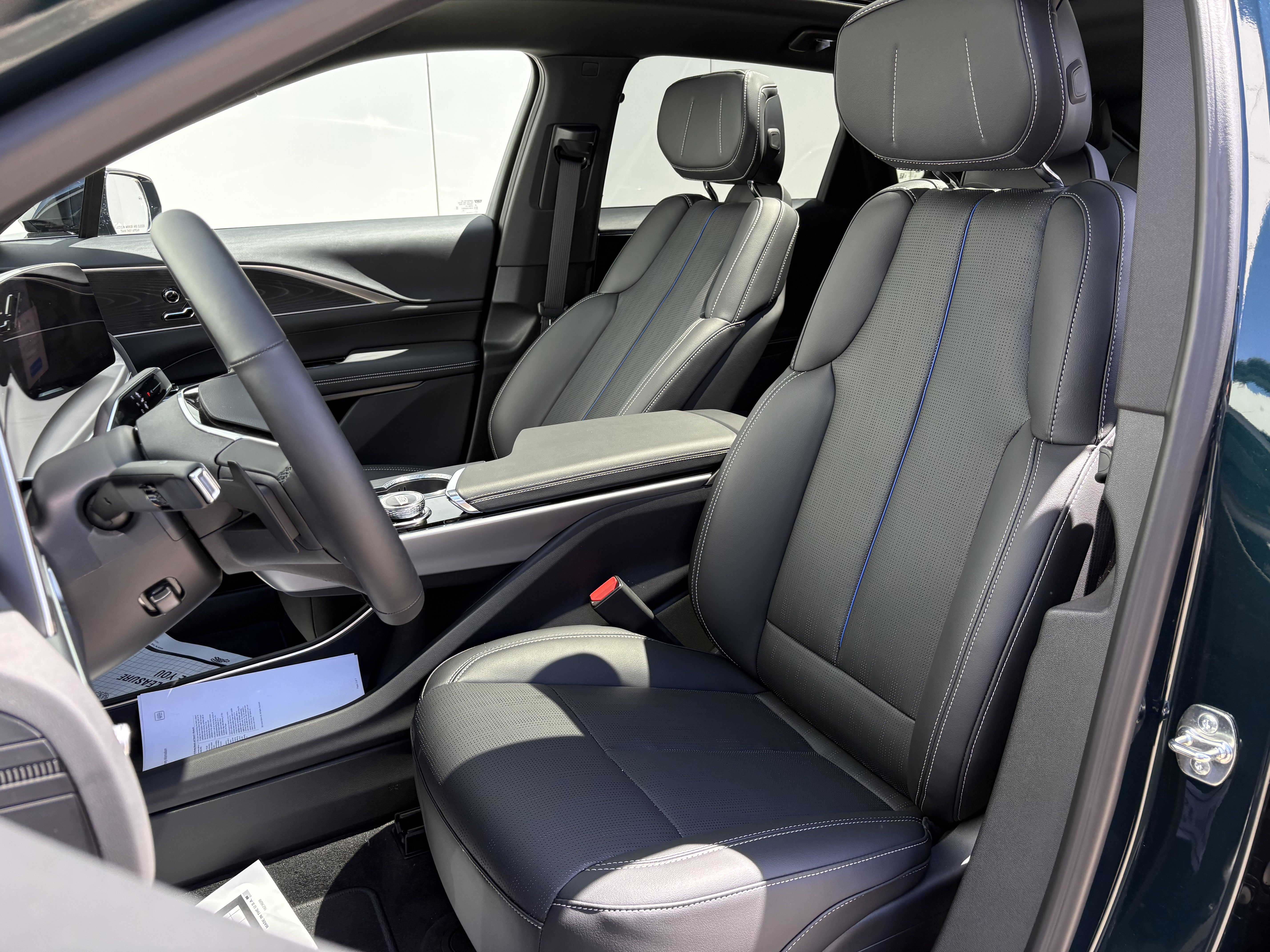 New 2025 Cadillac Lyriq Luxury image 11