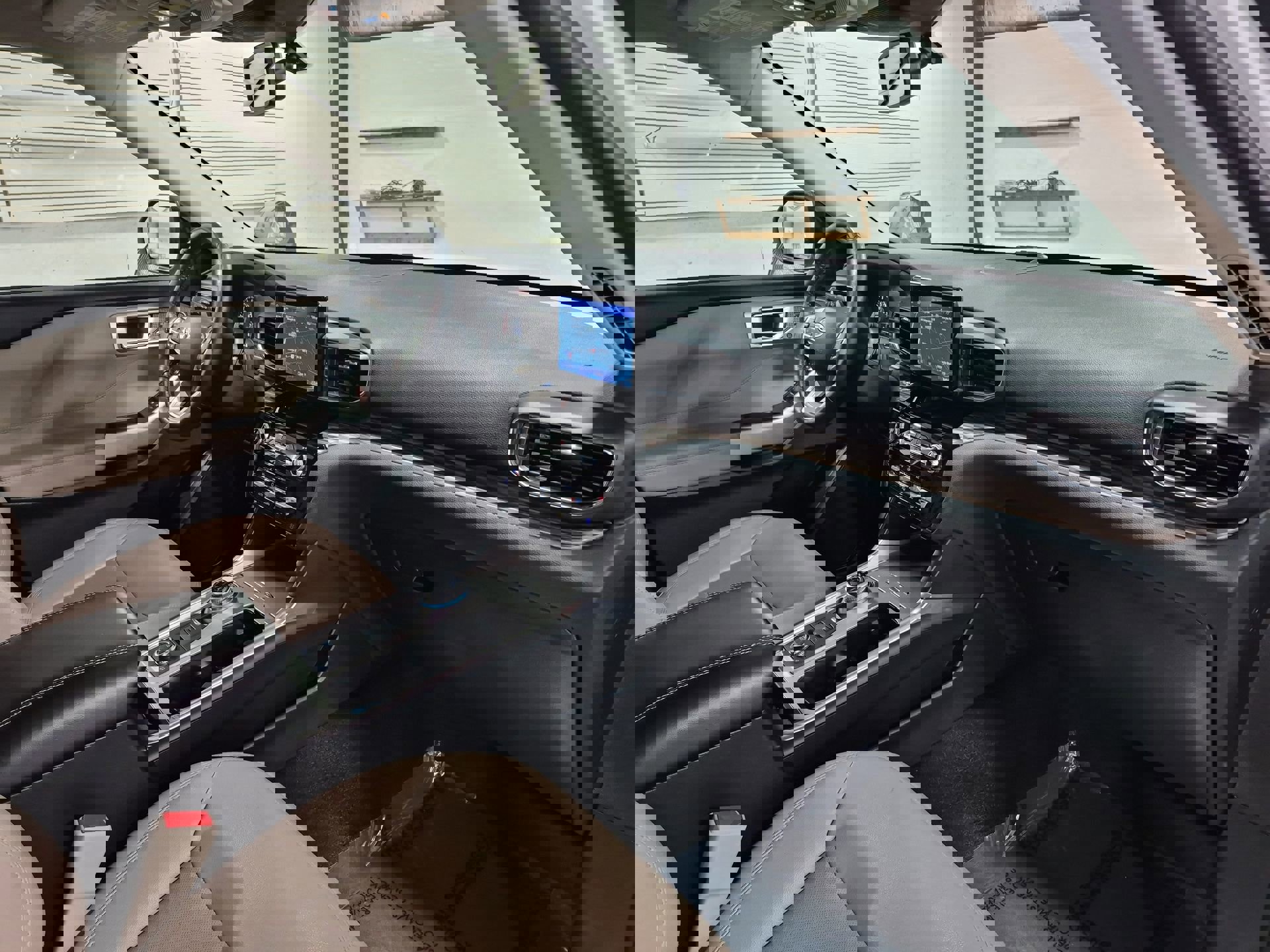 Used 2023 Ford Explorer Limited image 29