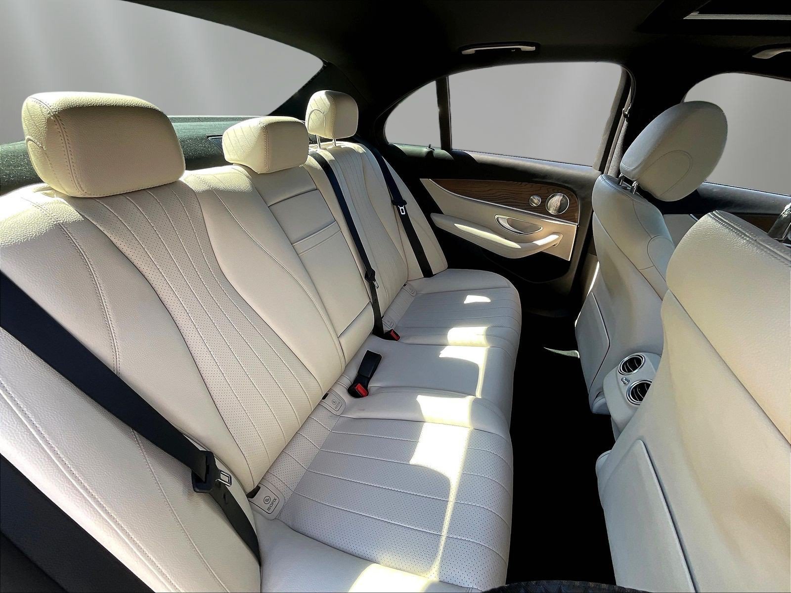 Used 2022 Mercedes-Benz E 350 Sedan image 26