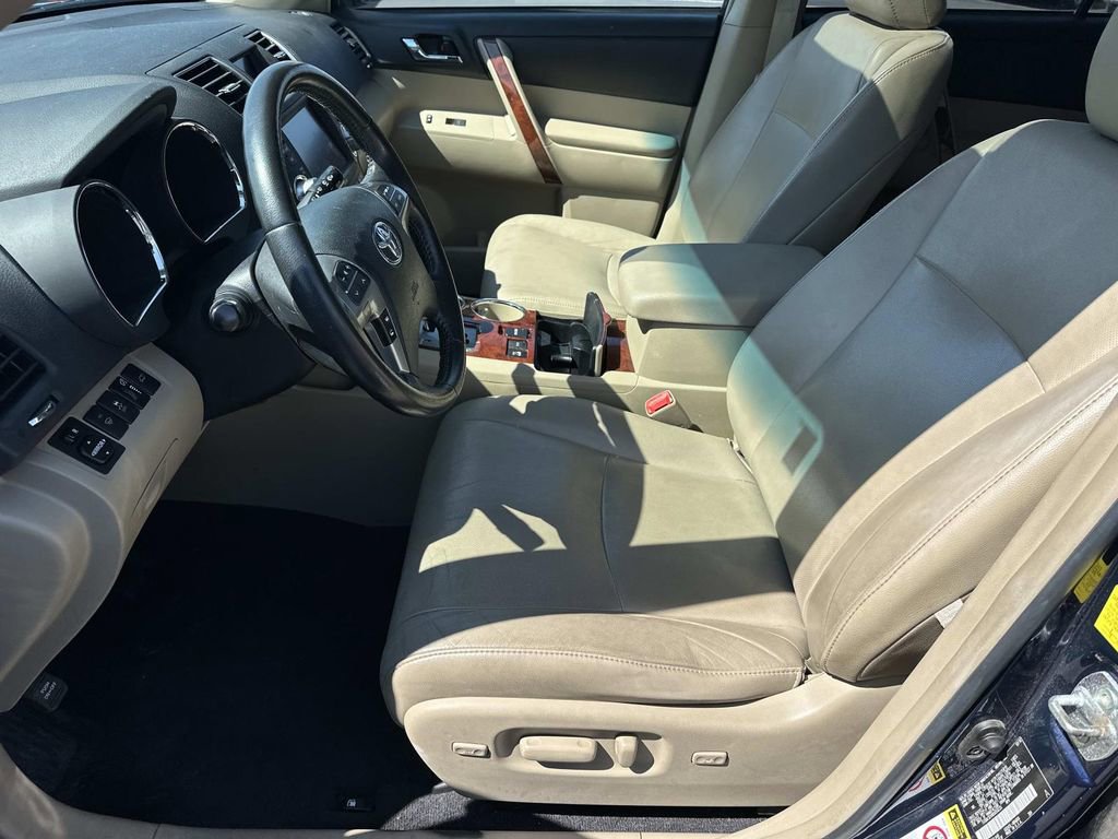 Used 2011 Toyota Highlander Limited w/ Tow Pkg image 20