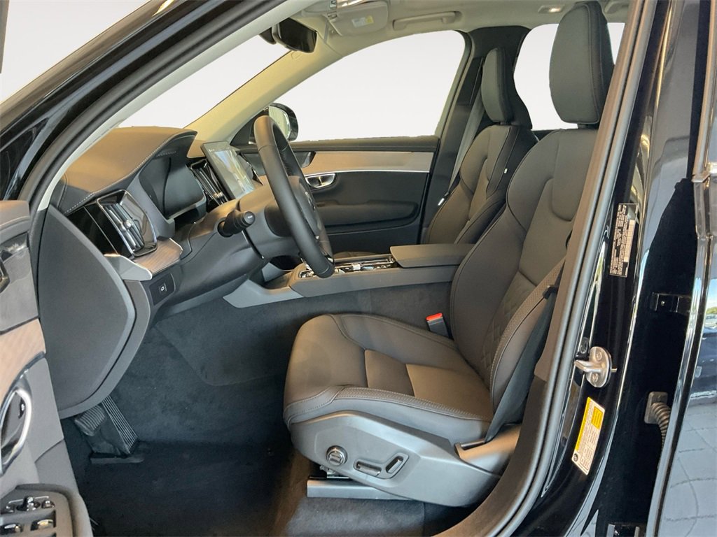 New 2025 Volvo XC90 B6 Plus w/ Protection Package Premier image 9
