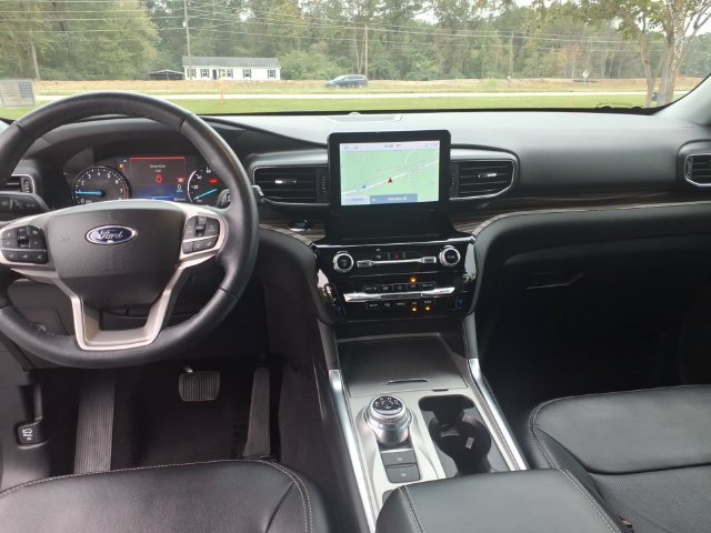 Used 2023 Ford Explorer Limited w/ Equipment Group 301A RWD image 11