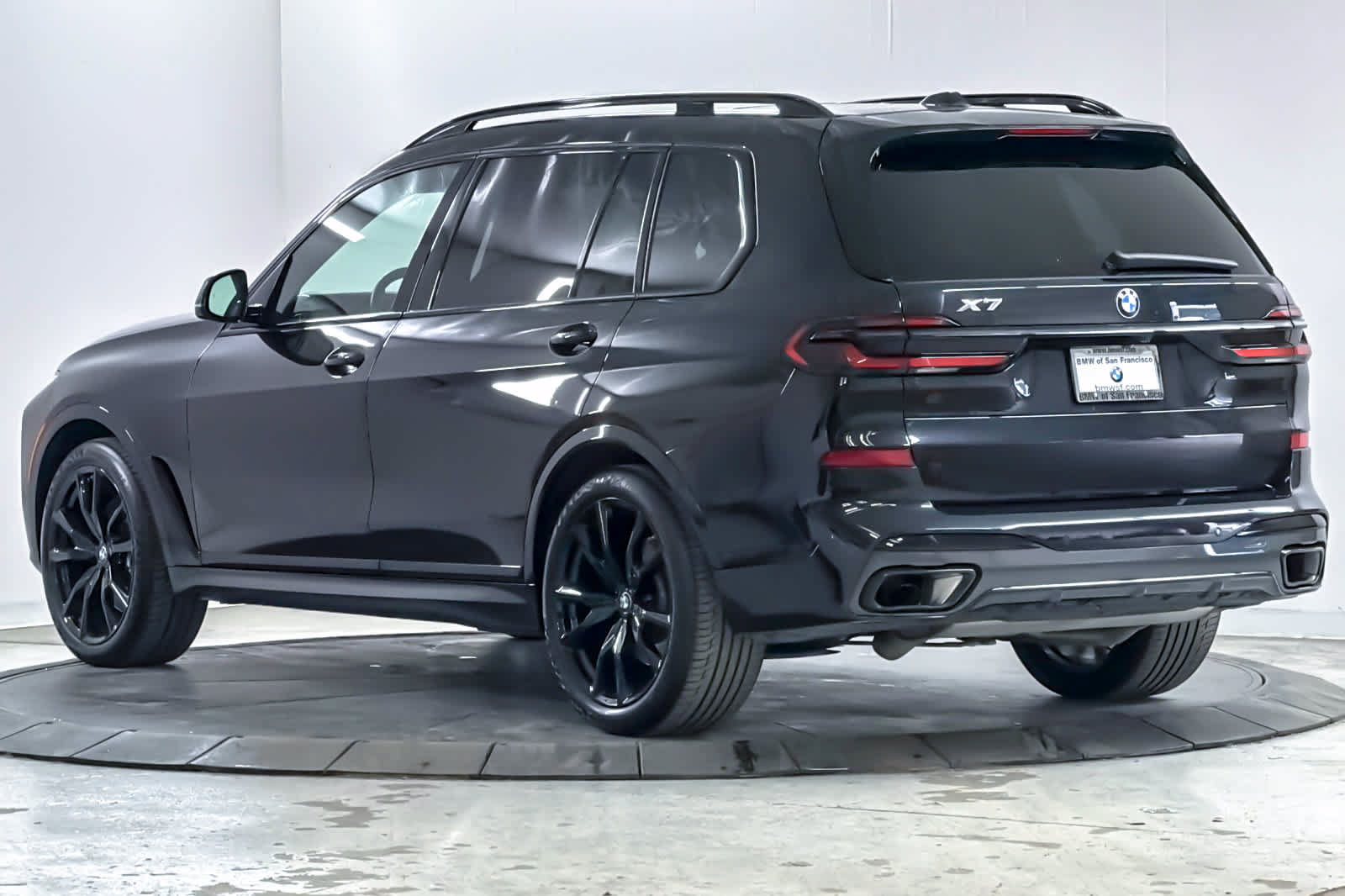 Used 2024 BMW X7 xDrive40i w/ M Sport Package AWD/4WD image 6