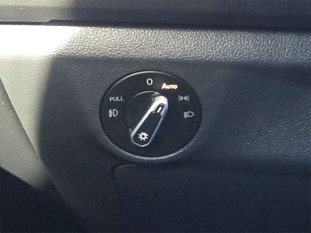 Used 2021 Volkswagen Jetta R-Line w/ R-Line Cold Weather Package image 24