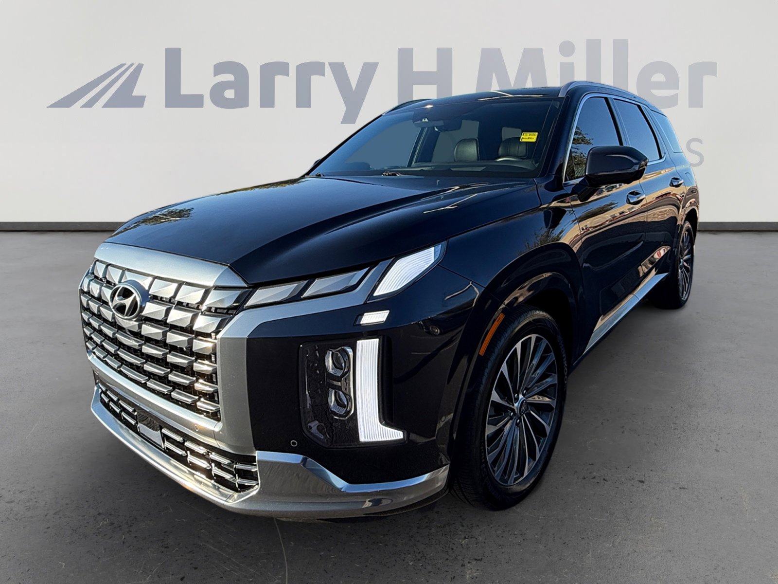 Used 2024 Hyundai Palisade Calligraphy video 1