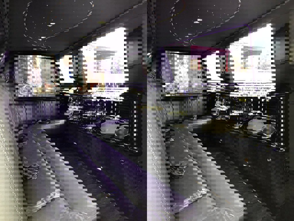 Used 2011 Lincoln Town Car Executive image 9