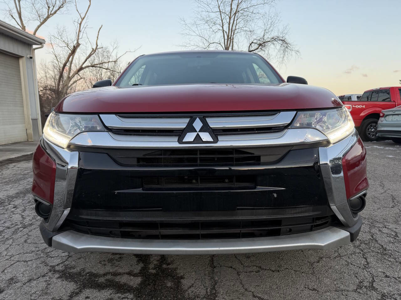 Used 2018 Mitsubishi Outlander ES image 2