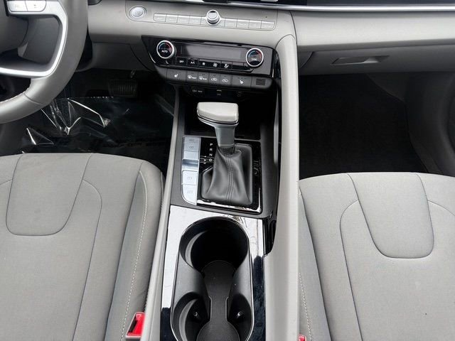 Used 2025 Hyundai Elantra SEL image 22