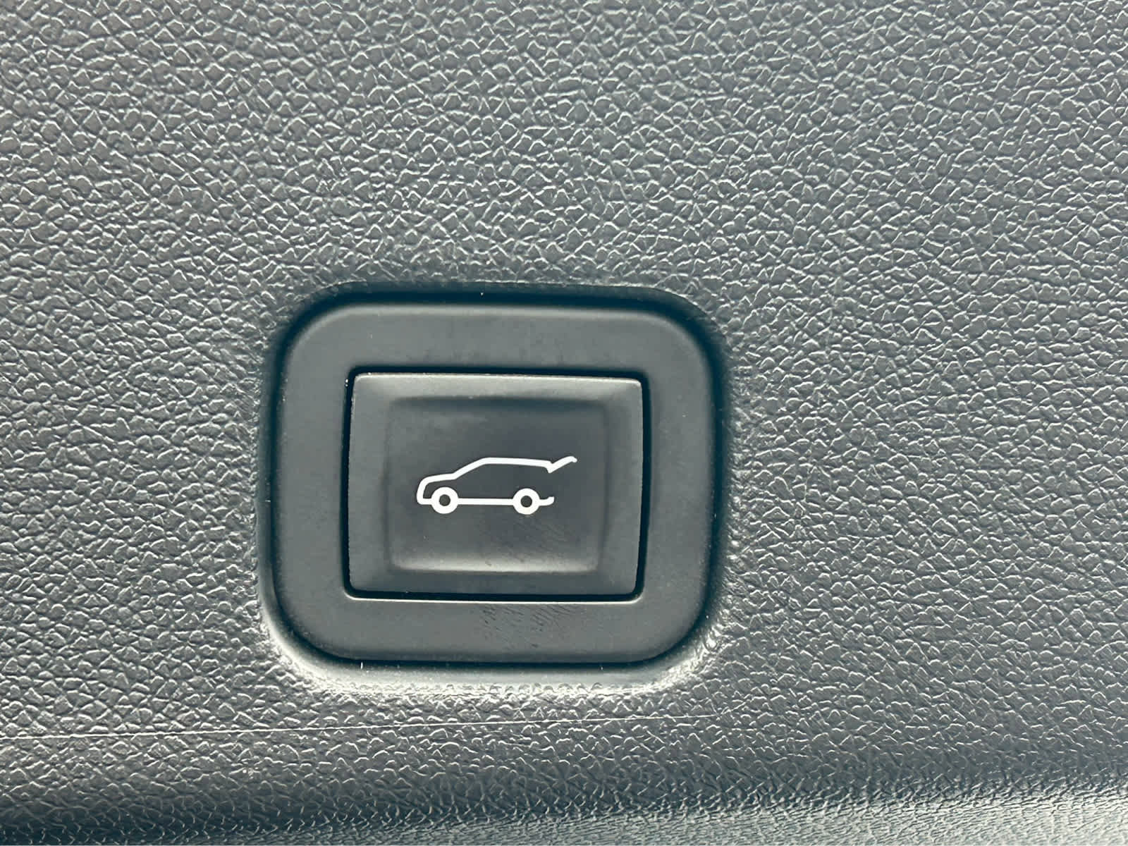 Used 2025 Chevrolet Traverse LT image 9